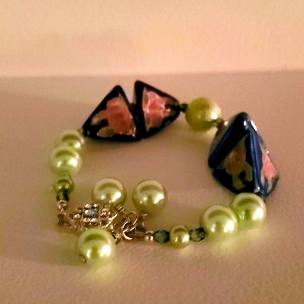 Bracelet with painted glazeed beads